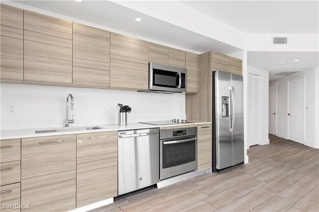 Foto del edificio - 2 br, 2 bath House - 121 NE 34th St Unit 2416