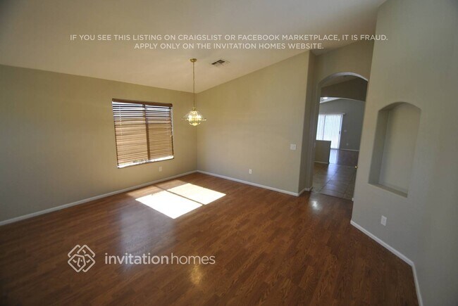 Foto del edificio - 16255 W Moreland St