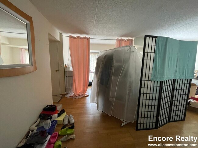 Foto del edificio - 1243 Beacon St