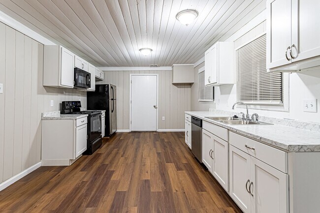 Foto del edificio - Price Improvement and Leasing Special! Rec...