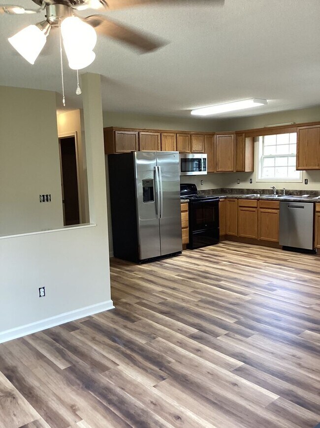 Foto del edificio - 3 Bedroom / 2 Bath Split-Foyer Home  Kings...
