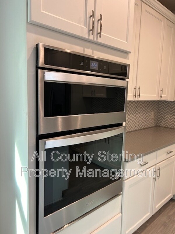 Foto del edificio - 2437 Park Ridge St