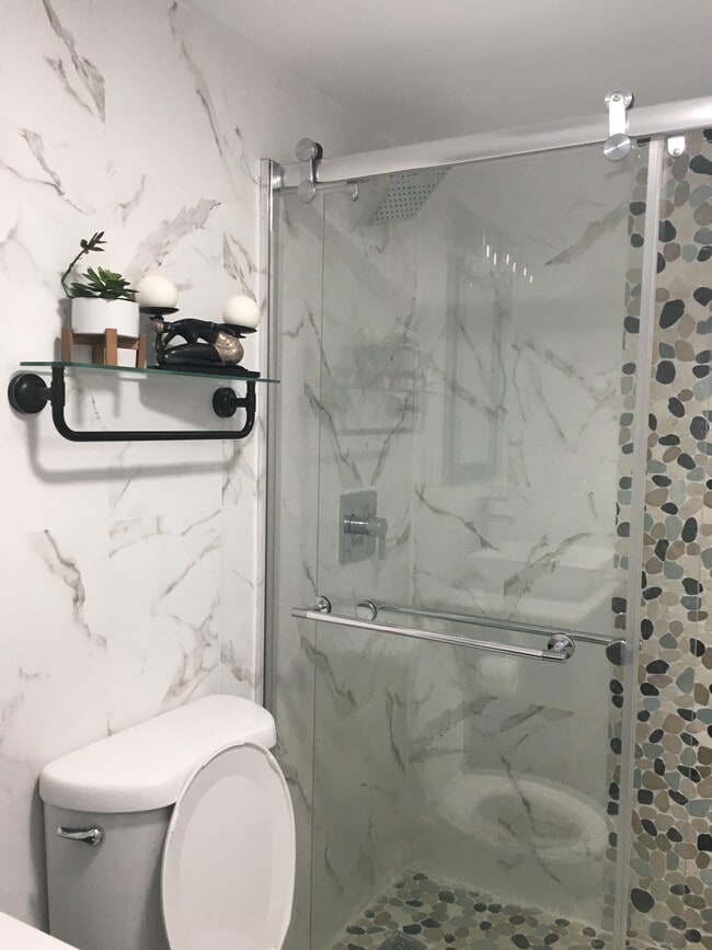 Building Photo - 2154 W 60th St