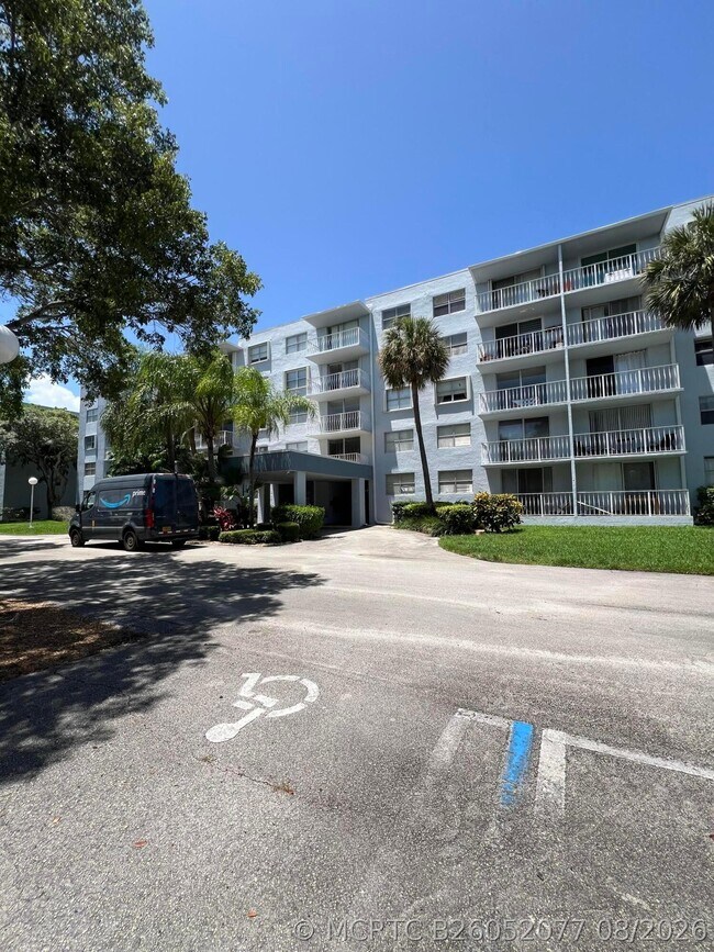 Building Photo - 480 Executive Center Dr