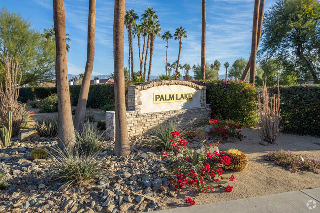 Foto del edificio - Palm Lake Village