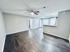 Building Photo - 5507 Rose Hill Cir