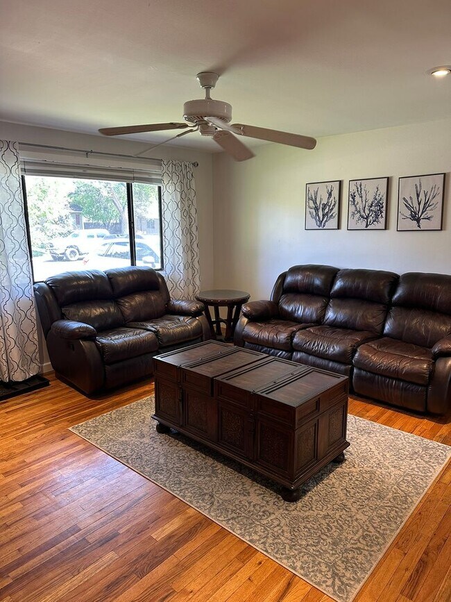 Building Photo - Newly Updated 4-Bedroom House just East of...