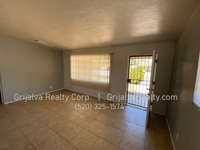 Building Photo - 1416 E Lee St