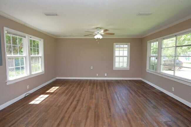 Building Photo - 1706 N Lee St