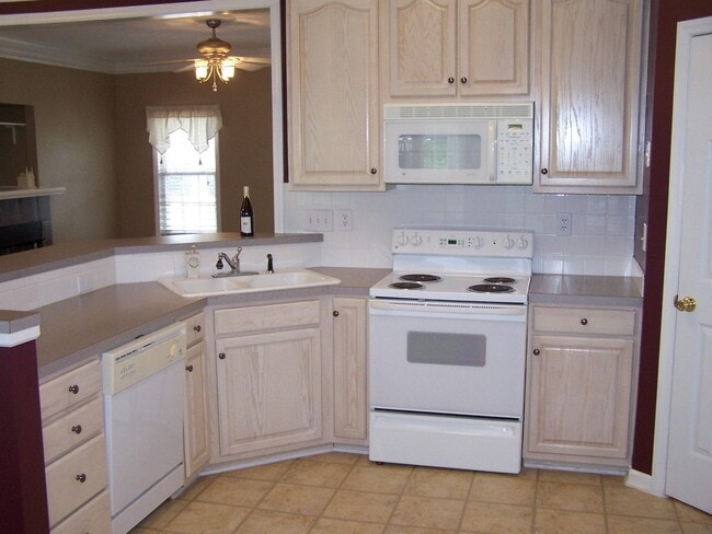 Building Photo - Great 4BR/3.5BA Ardmore home on cul-de-sac...