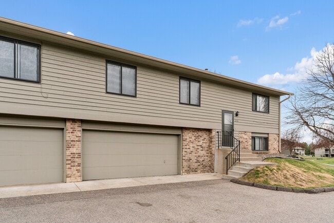 Building Photo - Juniper Meadows