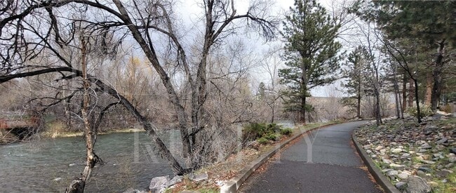 Building Photo - 2845 Idlewild Dr