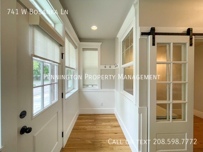 Building Photo - 741 W Bosanka Ln