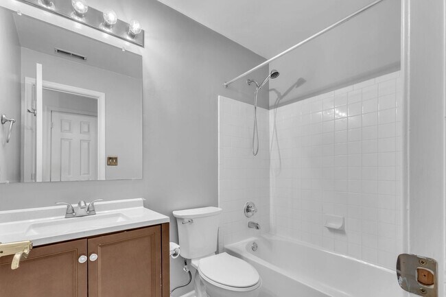 Building Photo - Dream Townhome in Kingstowne – Updated Ele...