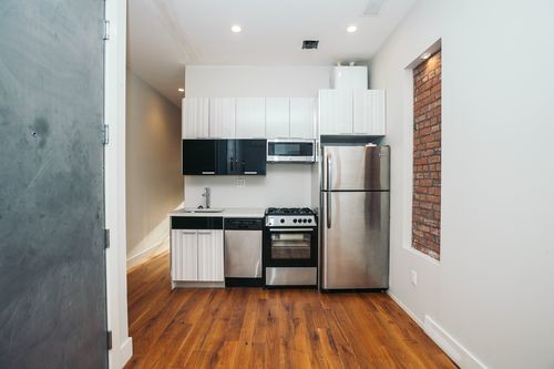 Primary Photo - 1139 Bushwick Ave