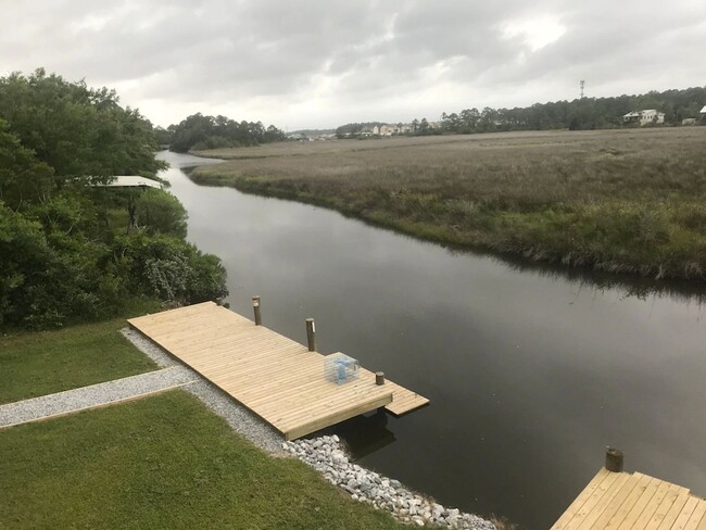 Building Photo - Fully furnished 2-bedroom house on the bayou