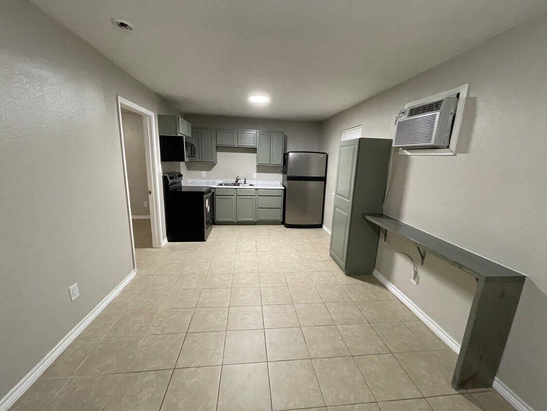 405 W Stoddard Ave Unit B, Aransas Pass, TX 78336 Apartments in