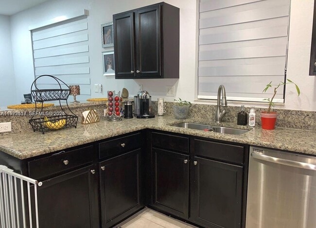 Foto del edificio - 3392 W 90th Terrace