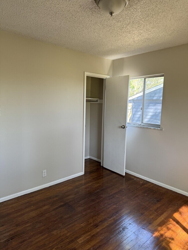 Foto del edificio - 830 SE Eastgate Dr