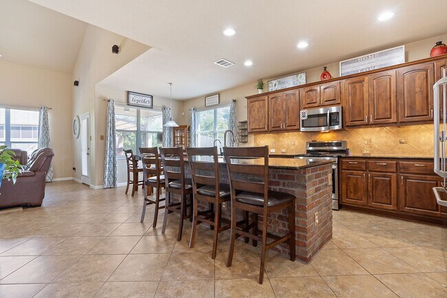 Building Photo - Beaming 4 Bedroom, 2.5 Bath, Corner Lot Ho...