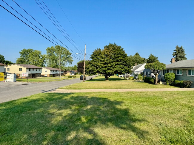 Building Photo - 624 Creed St