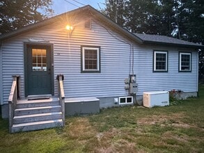 Building Photo - 84 Bunker Ln