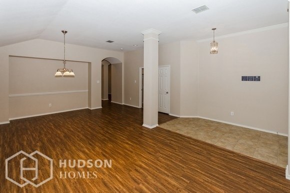 Building Photo - 320 Bayberry Dr