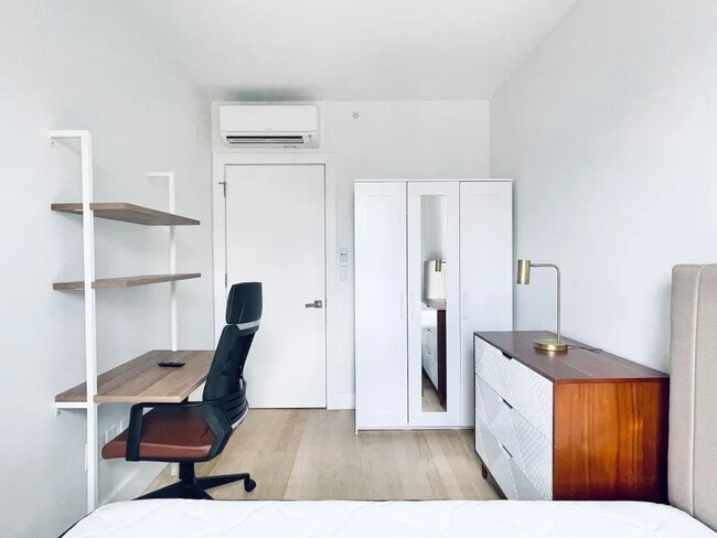 Foto del edificio - Furnished room/NOT APARTMENT