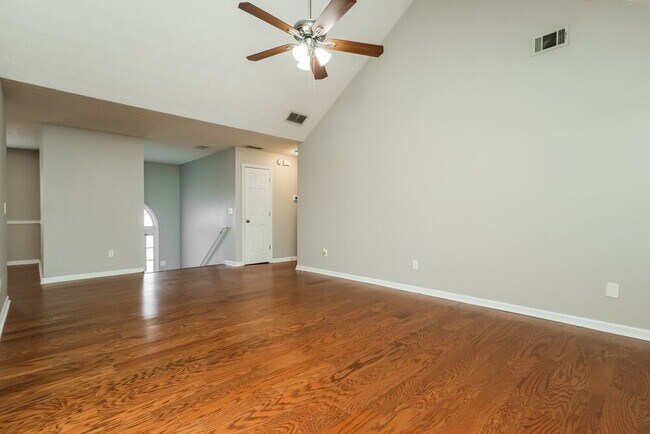 Foto del edificio - 50 Brandon Dr