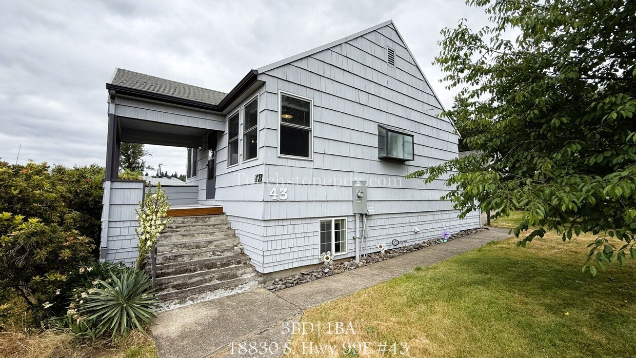 Foto principal - Lovely 3BD|1BA Home in Oregon City w/Basem...