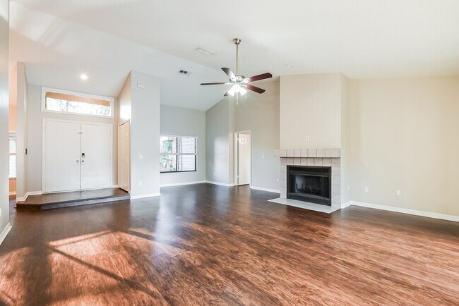 Building Photo - 1185 Newton Ct