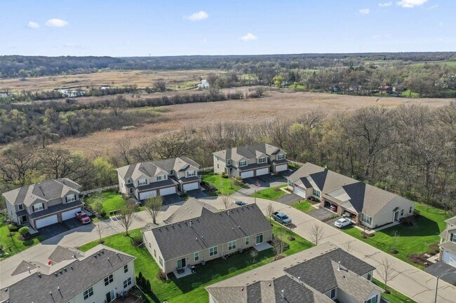 Building Photo - Spacious End-Unit Townhome with Walk-Out Basement - Available Now!