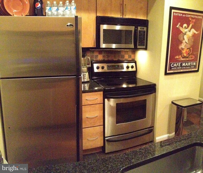 Foto del edificio - 1029 N Stuart St