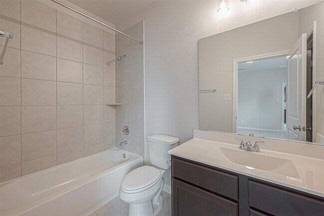 Foto del edificio - 31139 Mahogany Fir Trl