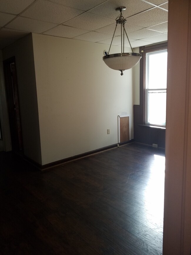 Foto del edificio - 227 N Main St