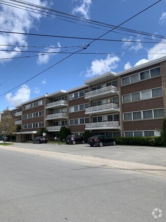 Building Photo - 541 College St