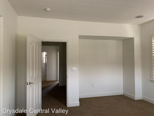 Building Photo - 5 br, 3.5 bath House - 4970 Trescott Ct.