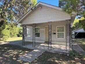 Building Photo - 2314 Mistletoe St