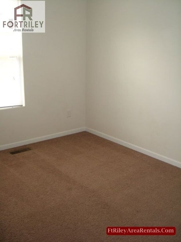 Primary Photo - 936 W 8th St