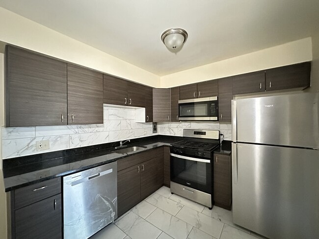 Building Photo - 622 Lincoln Ave