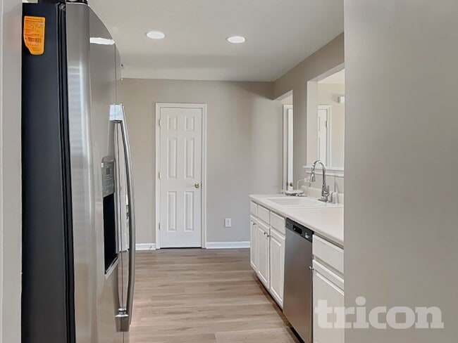 Building Photo - 8109 Bright Oak Trail