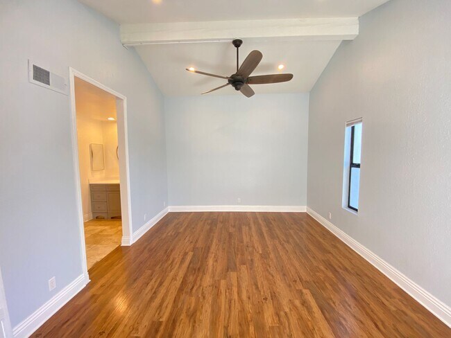Building Photo - Fantastic 2 Bedroom 2 Bathroom Condo w/ 2 ...