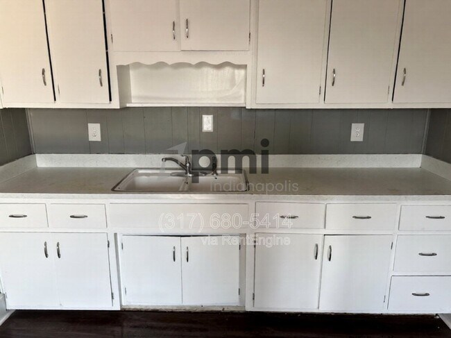 Foto del edificio - 215 1/2 S Madison Ave