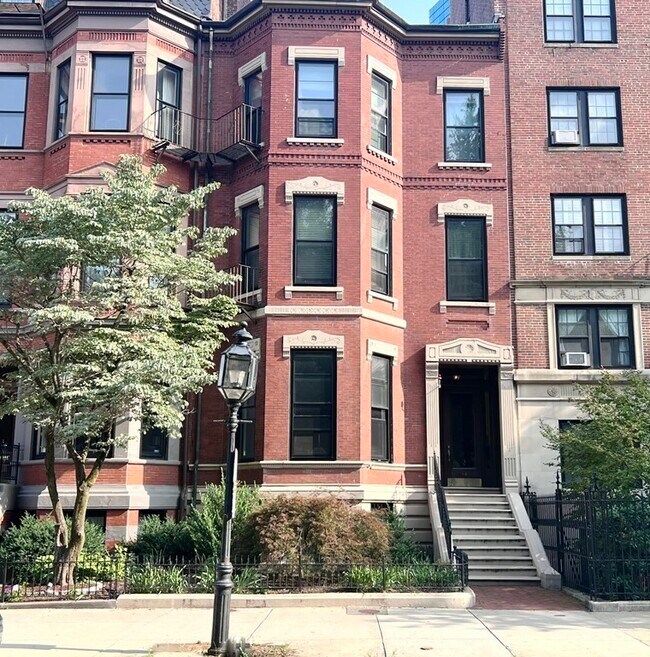 Building Photo - 86 Commonwealth Ave