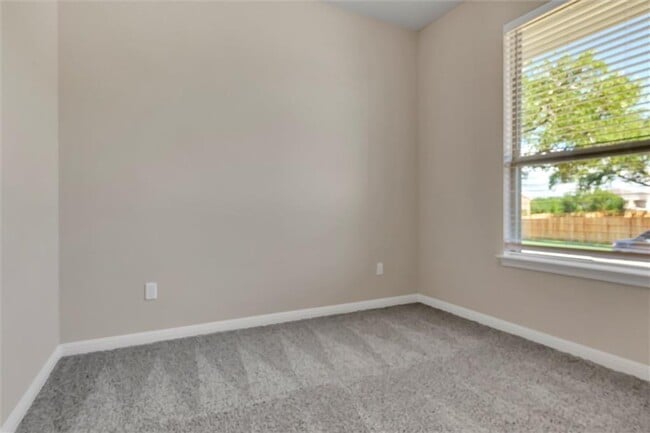 Foto del edificio - 704 Olive Creek Dr