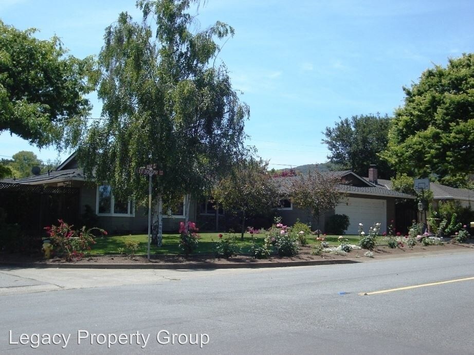 Foto principal - 3 br, 2 bath House - 998 St Joseph