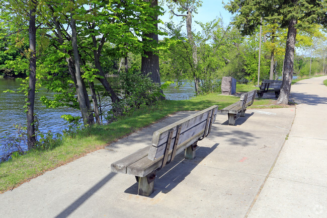 Nature Path - Northshore Apartments