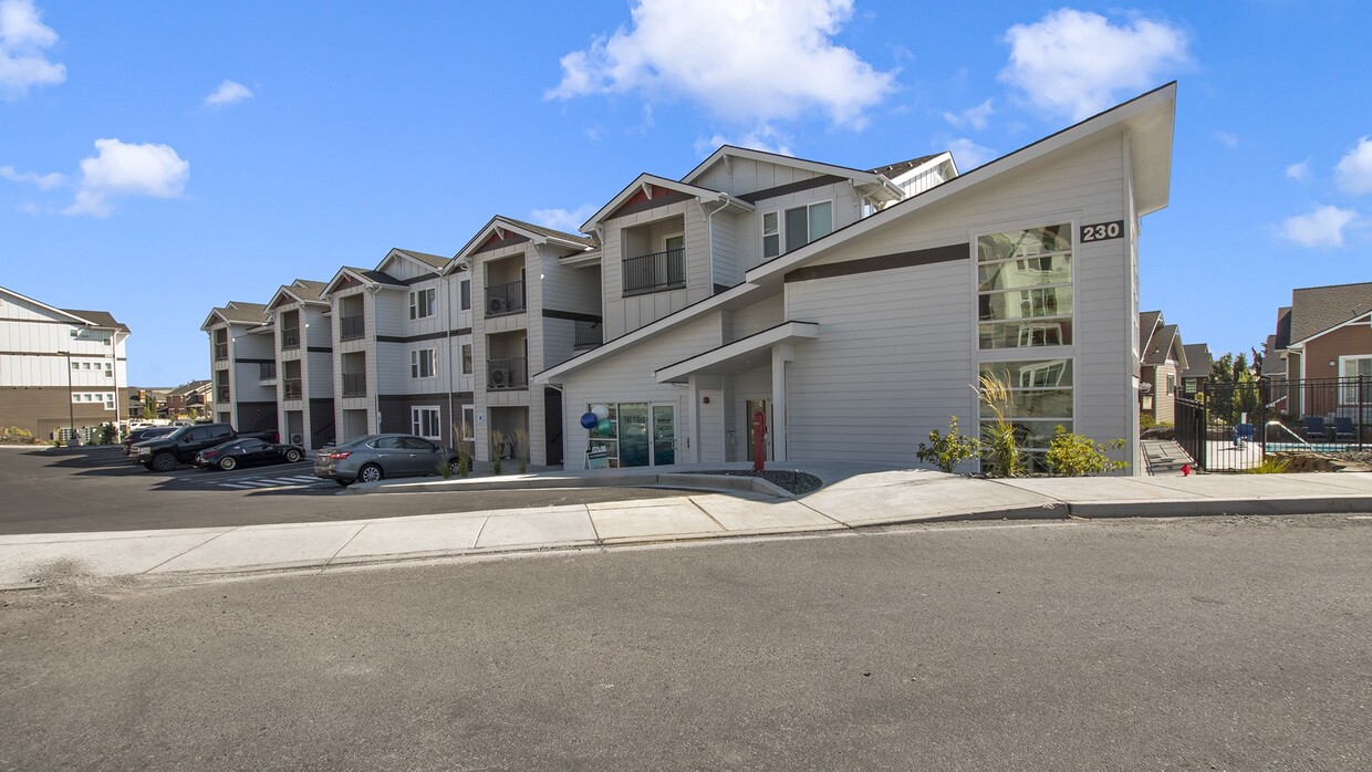 Tides At Willow Pointe