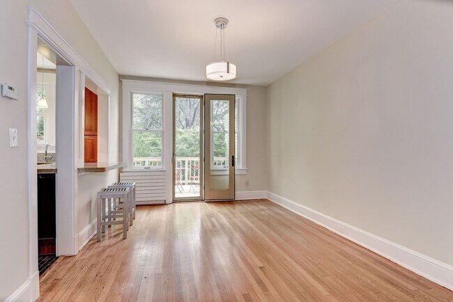 Foto del edificio - Charming 6-Bedroom Georgetown Rowhouse wit...