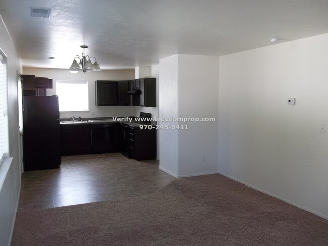 Building Photo - Convenient Location - 4 Bedroom 2.5 Bath